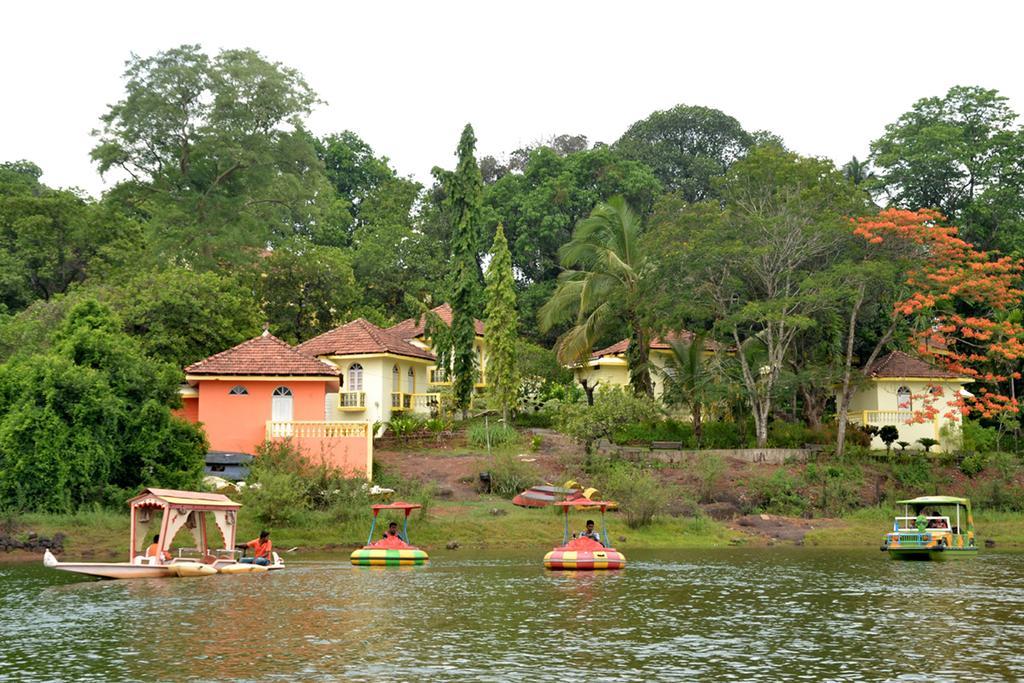 Mayem Lakeview Ξενοδοχείο Goa Εξωτερικό φωτογραφία