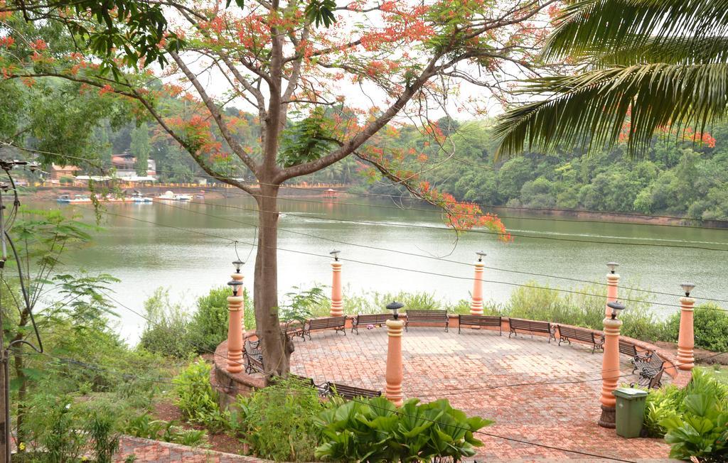 Mayem Lakeview Ξενοδοχείο Goa Εξωτερικό φωτογραφία