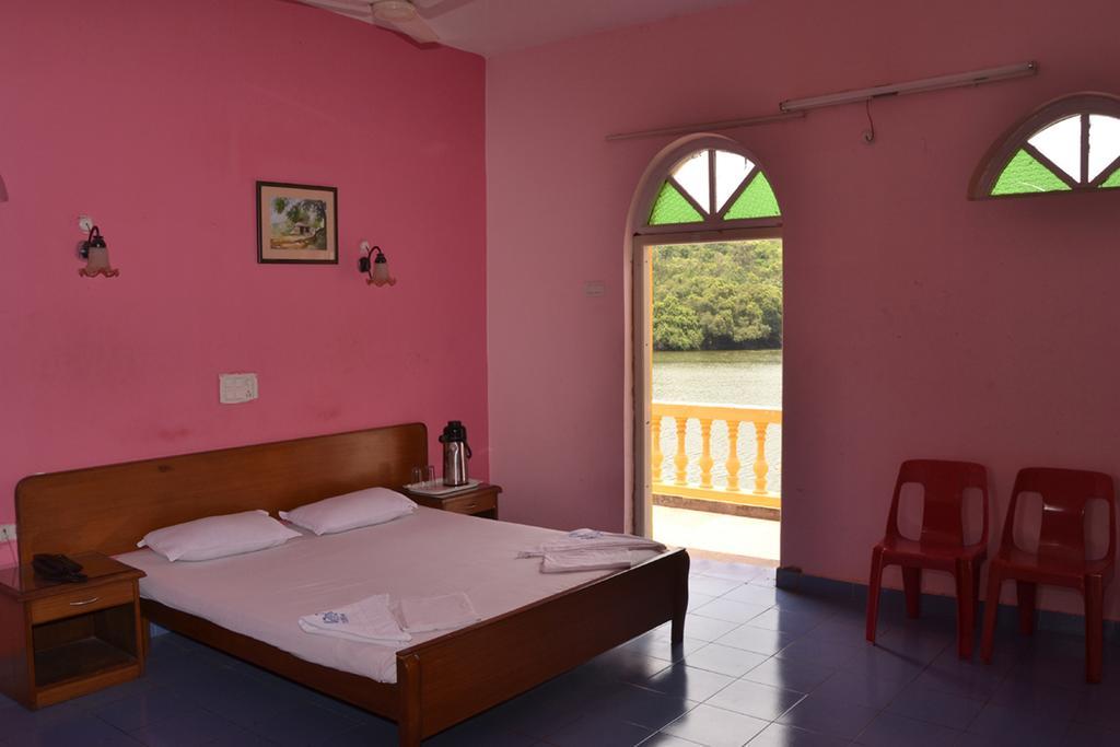 Mayem Lakeview Ξενοδοχείο Goa Δωμάτιο φωτογραφία