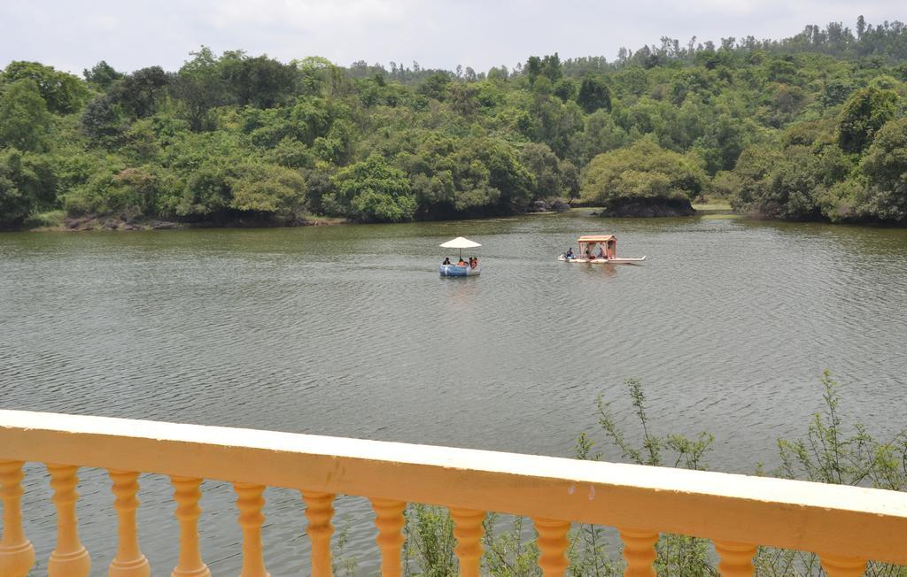 Mayem Lakeview Ξενοδοχείο Goa Εξωτερικό φωτογραφία